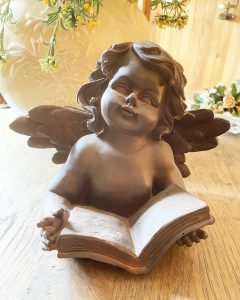 angel-con-libro-2
